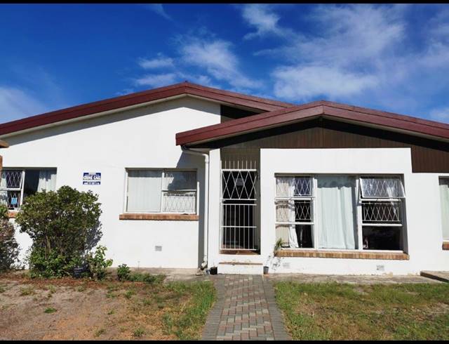 4 BEDROOM HOUSE RENTED IN CHARLO